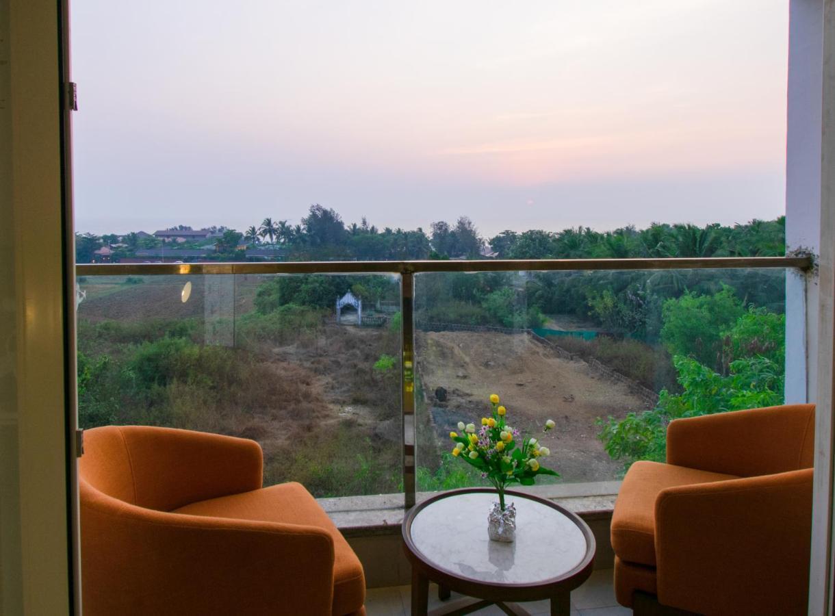 Hotel Octave Rococco Morjim Pernem Esterno foto