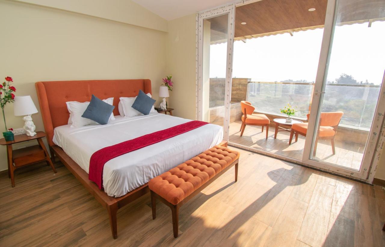 Hotel Octave Rococco Morjim Pernem Esterno foto