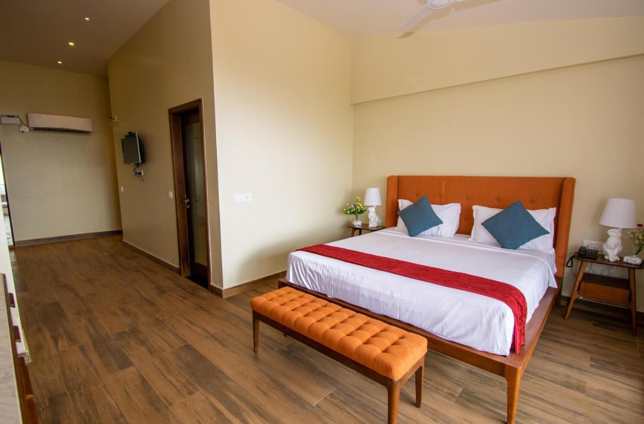 Hotel Octave Rococco Morjim Pernem Esterno foto