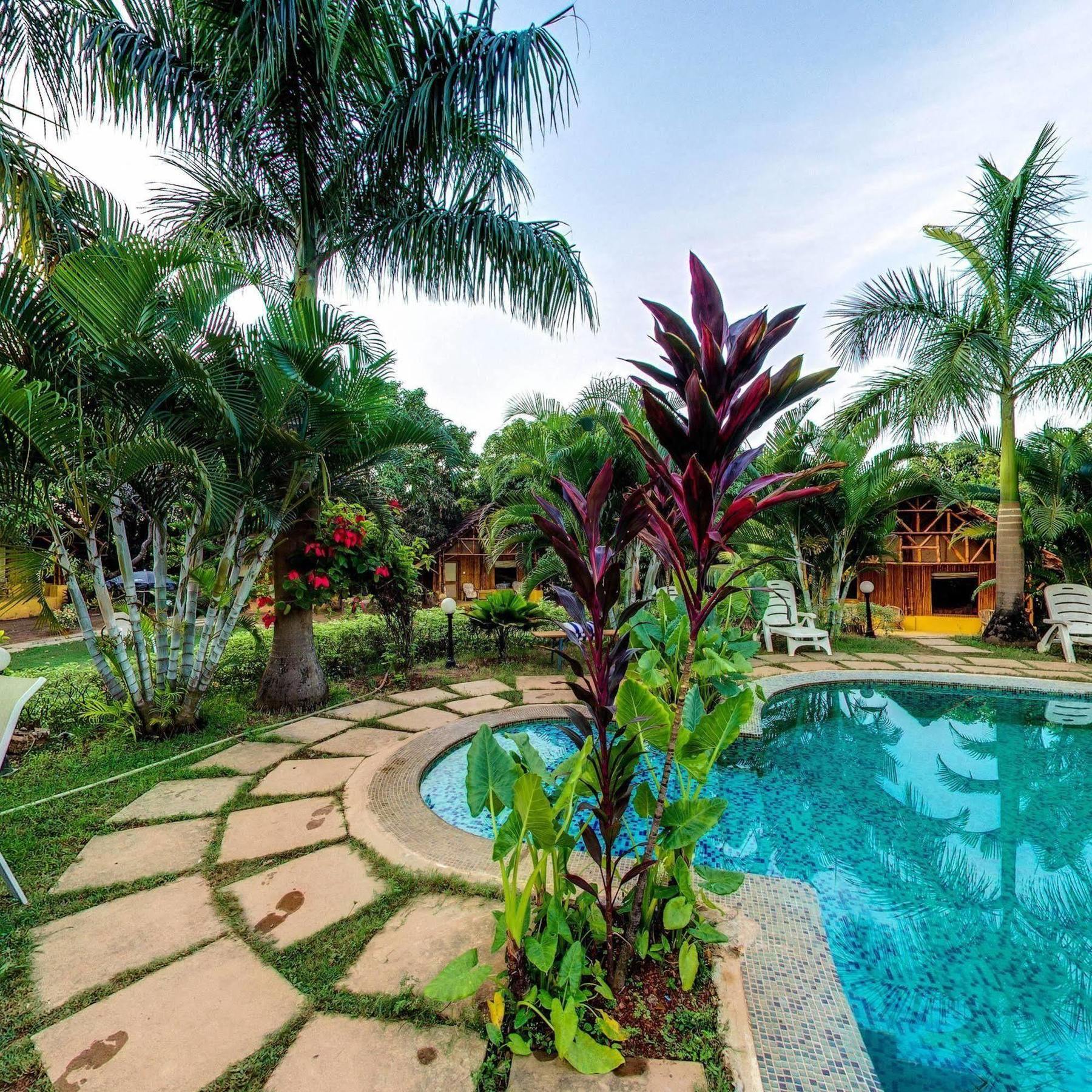 Hotel Octave Rococco Morjim Pernem Esterno foto
