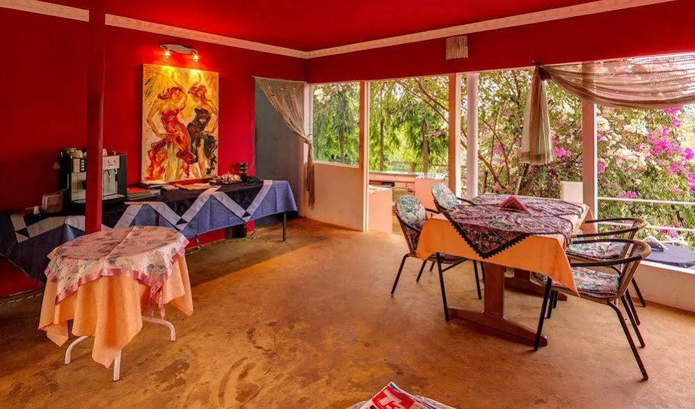 Hotel Octave Rococco Morjim Pernem Esterno foto
