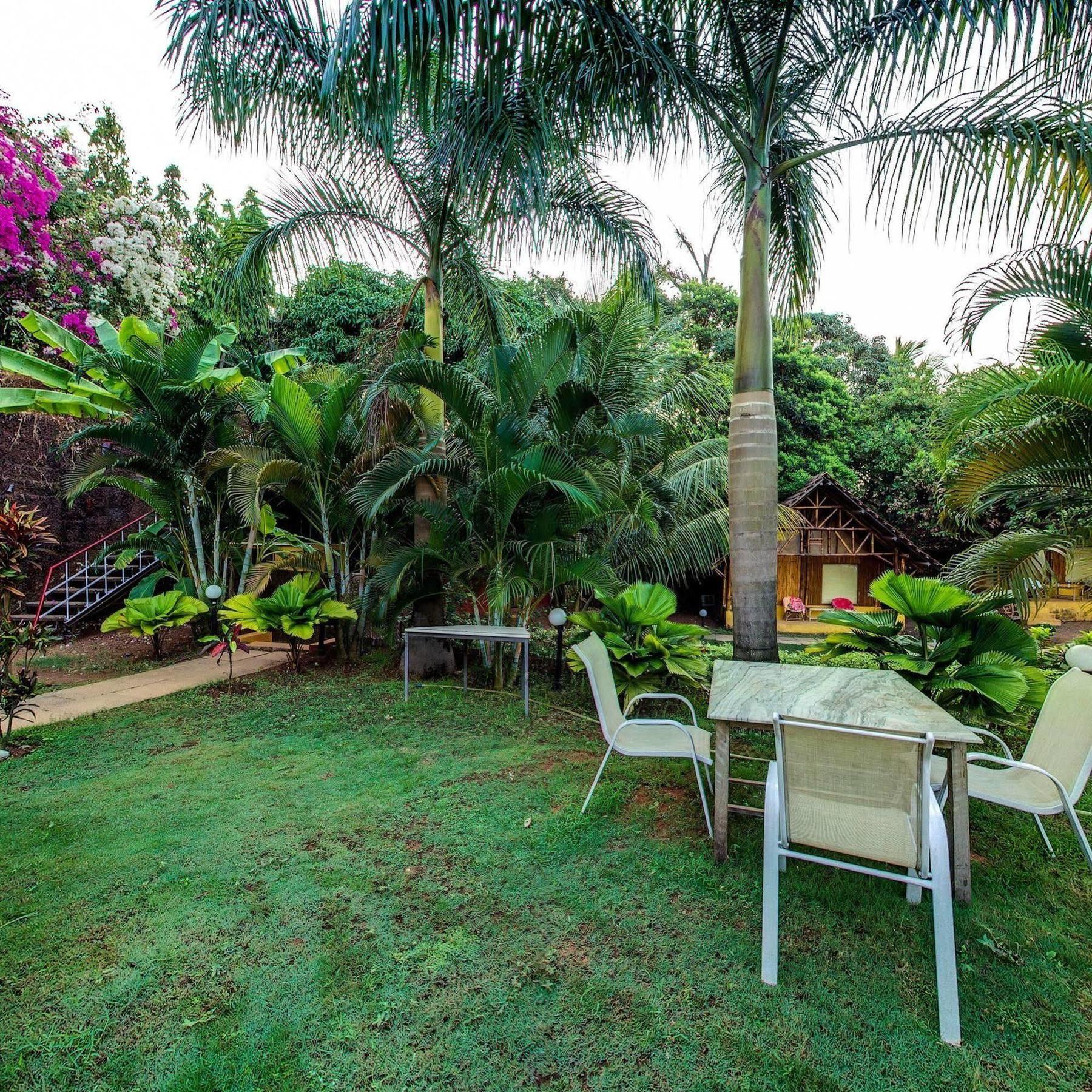 Hotel Octave Rococco Morjim Pernem Esterno foto